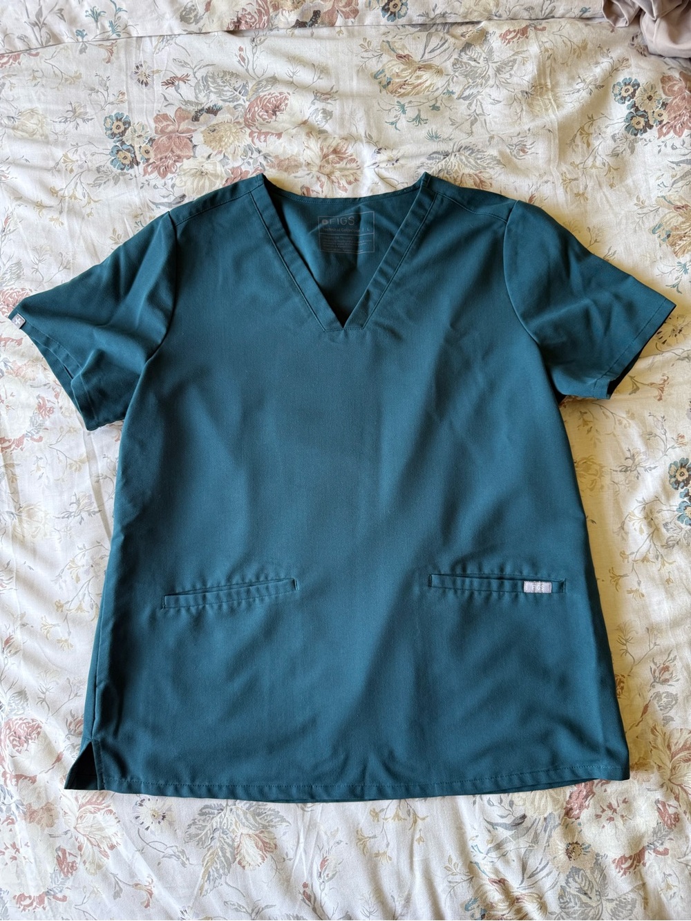 EUC FIGS Casma in Caribbean Blue size Large